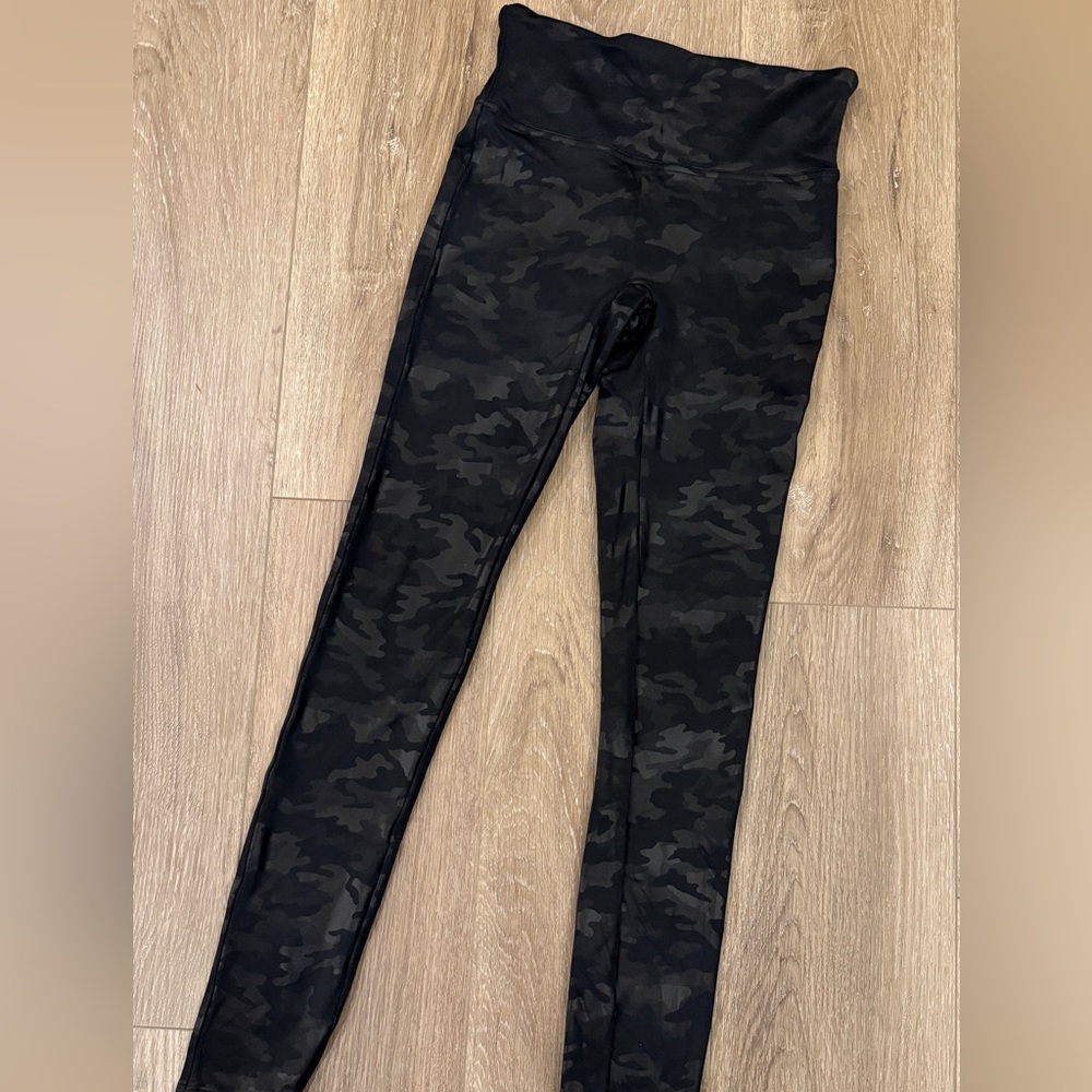 SPANX Camo Leggings – Size S/P – High Rise